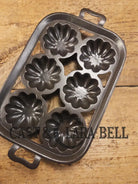 Tough to find. Gorgeous Wagner Ware 6 cup Cast Iron Turk Head Gem Pan! Collectors piece!