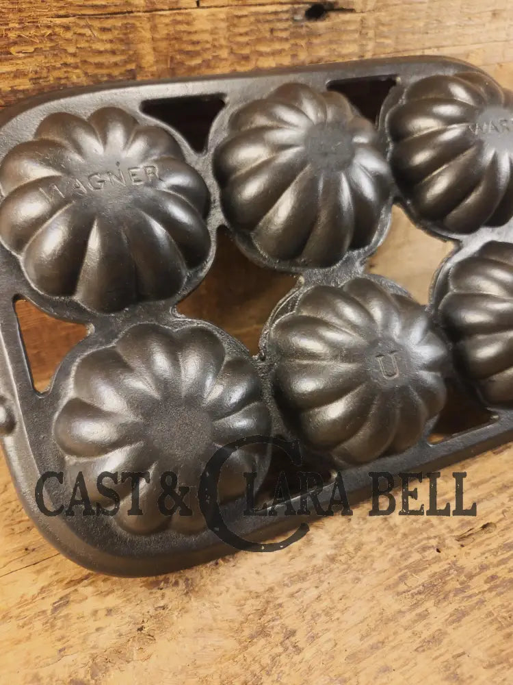 Tough to find. Gorgeous Wagner Ware 6 cup Cast Iron Turk Head Gem Pan! Collectors piece! Bakeware