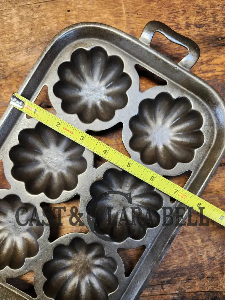 Tough To Find. Gorgeous Wagner Ware 6 Cup Cast Iron Turk Head Gem Pan! Collectors Piece! Bakeware