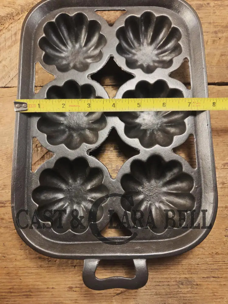 Tough to find. Gorgeous Wagner Ware 6 cup Cast Iron Turk Head Gem Pan! Collectors piece! Bakeware