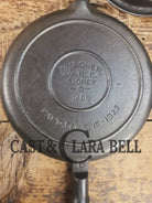 Tougher to find 1920’s Early Wagner Ware Stylized logo 1408 #8 Waffle Iron with short Base! Waffle Iron