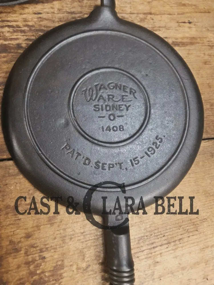 Tougher to find 1920’s Early Wagner Ware Stylized logo 1408 #8 Waffle Iron with short Base! Waffle Iron