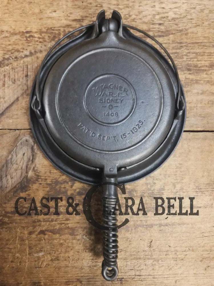 Tougher to find 1920’s Early Wagner Ware Stylized logo 1408 #8 Waffle Iron with short Base! Waffle Iron