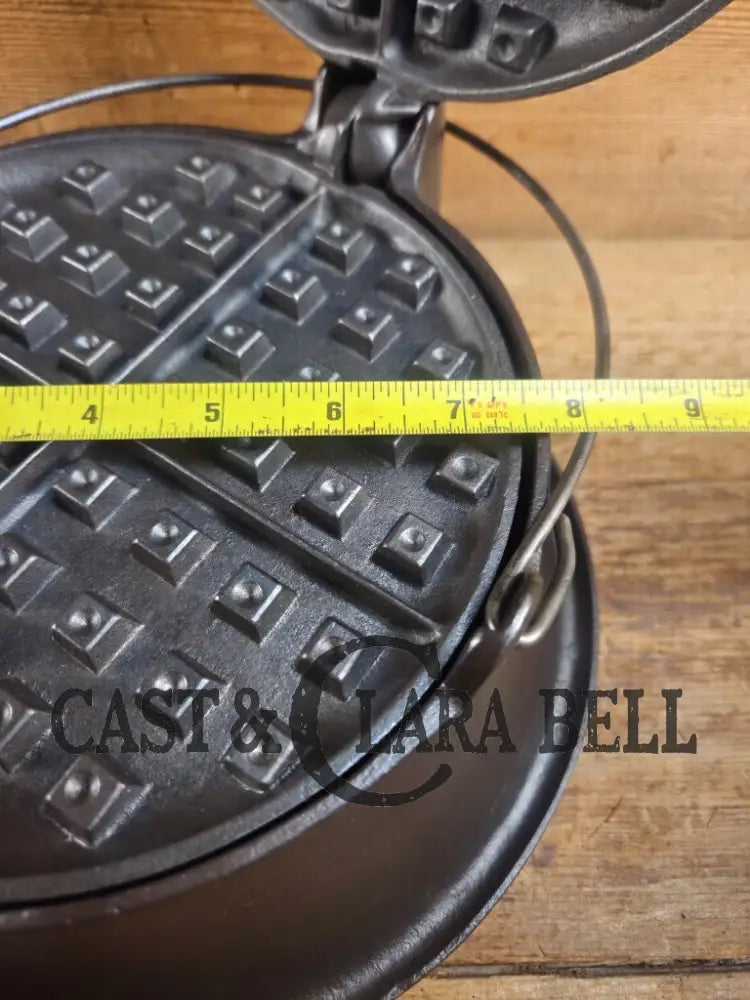 Tougher to find 1920’s Early Wagner Ware Stylized logo 1408 #8 Waffle Iron with tall Base! Waffle Iron