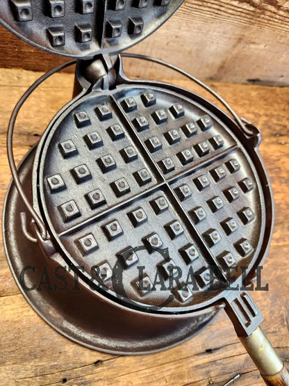 Tougher To Find 1920’S Early Wagner Ware Stylized Logo 1408 #8 Waffle Iron With Tall Base!