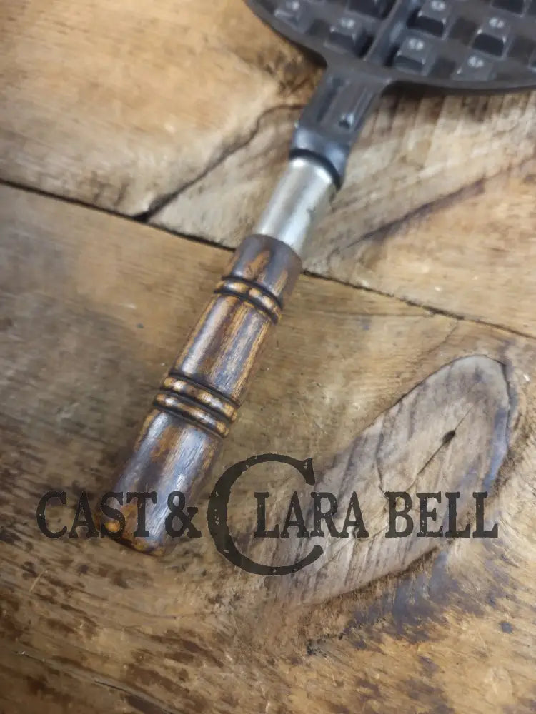 Tougher to find 1920’s Early Wagner Ware Stylized logo 1408 #8 Waffle Iron with tall Base! Waffle Iron