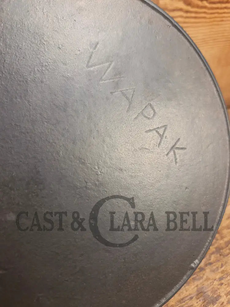 Tougher to find! Gorgeous early 1900’s Wapak #5 Block Logo Cast Iron Skillet with Heat Ring. Fully restored and ready
