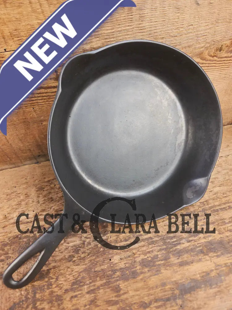 Tougher to find! Gorgeous early 1900’s Wapak #5 Block Logo Cast Iron Skillet with Heat Ring. Fully restored and ready