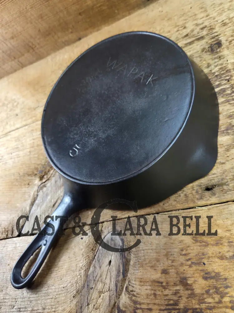 Tougher to find! Gorgeous early 1900’s Wapak #5 Block Logo Cast Iron Skillet with Heat Ring. Fully restored and ready