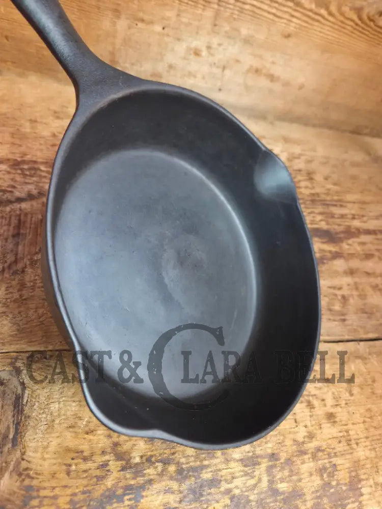 Tougher to find! Gorgeous early 1900’s Wapak #5 Block Logo Cast Iron Skillet with Heat Ring. Fully restored and ready