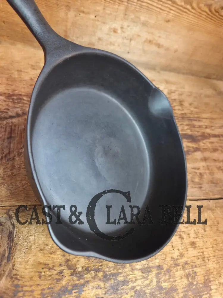 Tougher to find! Gorgeous early 1900’s Wapak #5 Block Logo Cast Iron Skillet with Heat Ring. Fully restored and ready