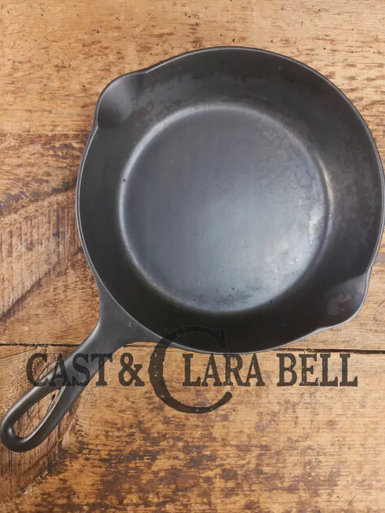 Tougher to find! Gorgeous early 1900’s Wapak #5 Block Logo Cast Iron Skillet with Heat Ring. Fully restored and ready