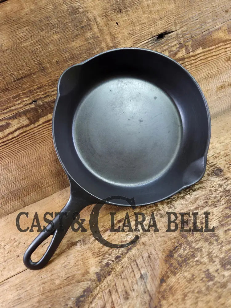 Tougher to find! Gorgeous early 1900’s Wapak #5 Block Logo Cast Iron Skillet with Heat Ring. Fully restored and ready