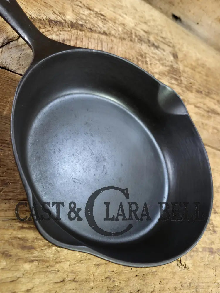 Tougher to find! Gorgeous early 1900’s Wapak #5 Block Logo Cast Iron Skillet with Heat Ring. Fully restored and ready