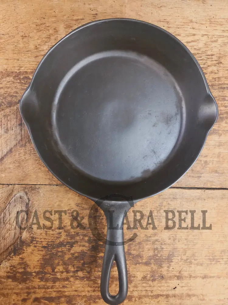 Tougher to find! Gorgeous early 1900’s Wapak #6 Block Logo Cast Iron Skillet with Heat Ring. Fully restored and ready
