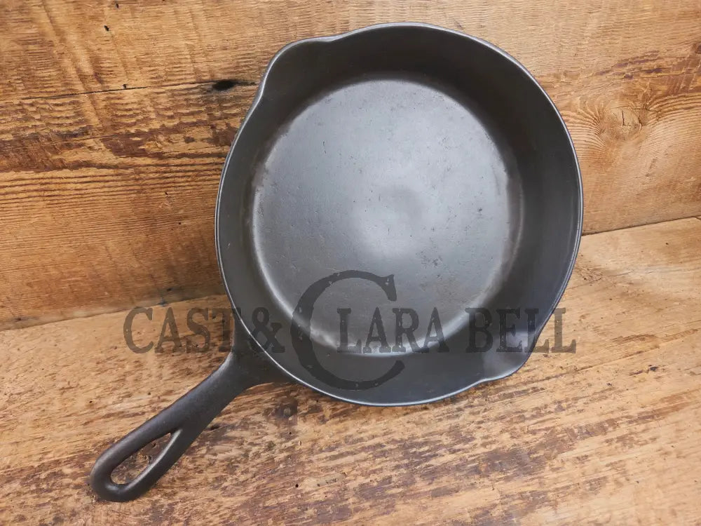 Tougher to find! Gorgeous early 1900’s Wapak #6 Block Logo Cast Iron Skillet with Heat Ring. Fully restored and ready