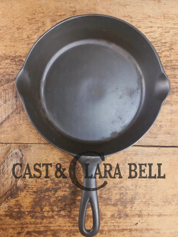 Tougher to find! Gorgeous early 1900’s Wapak #6 Block Logo Cast Iron Skillet with Heat Ring. Fully restored and ready