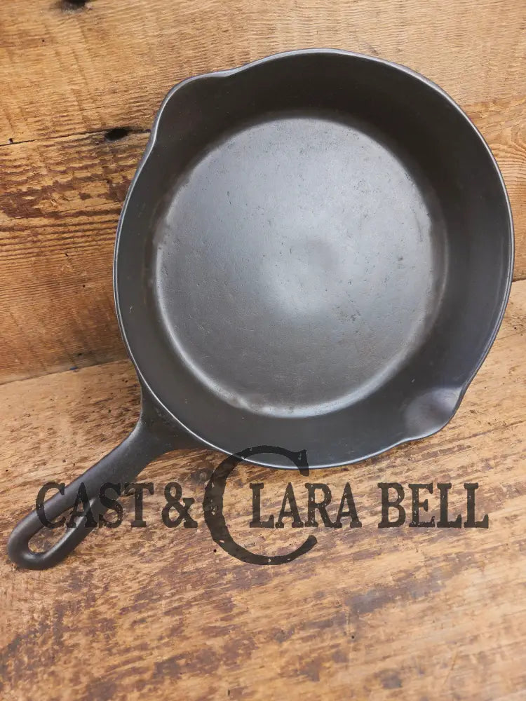 Tougher to find! Gorgeous early 1900’s Wapak #6 Block Logo Cast Iron Skillet with Heat Ring. Fully restored and ready