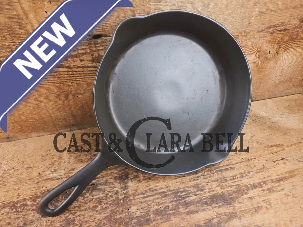 Tougher to find! Gorgeous early 1900’s Wapak #6 Block Logo Cast Iron Skillet with Heat Ring. Fully restored and ready