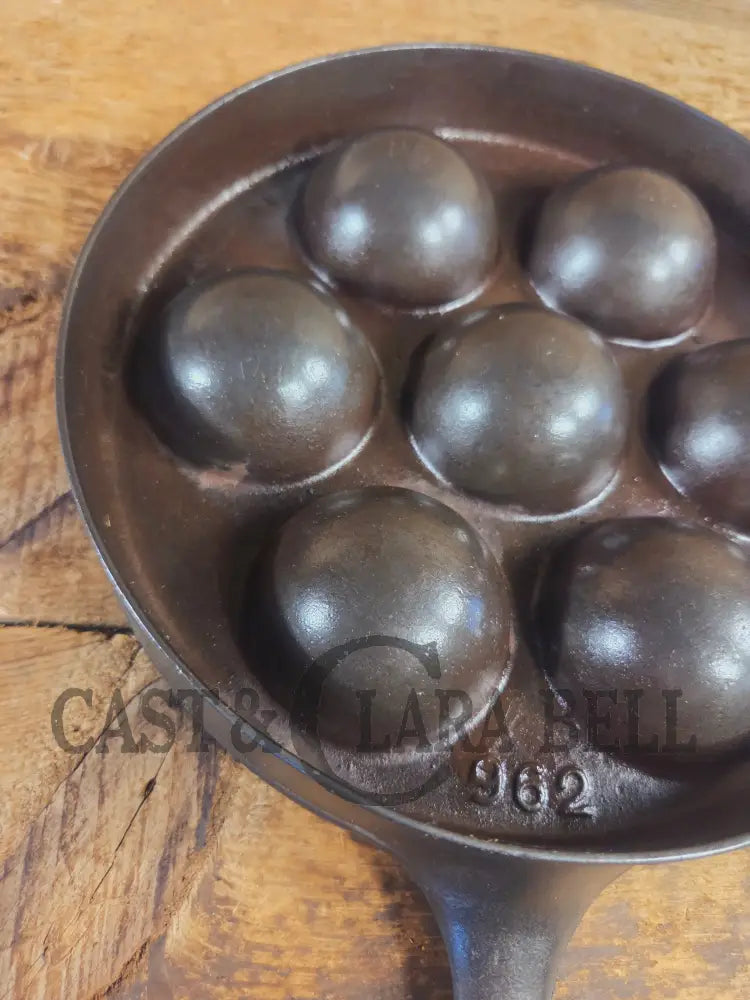Trending! Beautiful Griswold No. 32 Cast Iron Aebleskiver 962. Awesome poached eggs! - Skillet