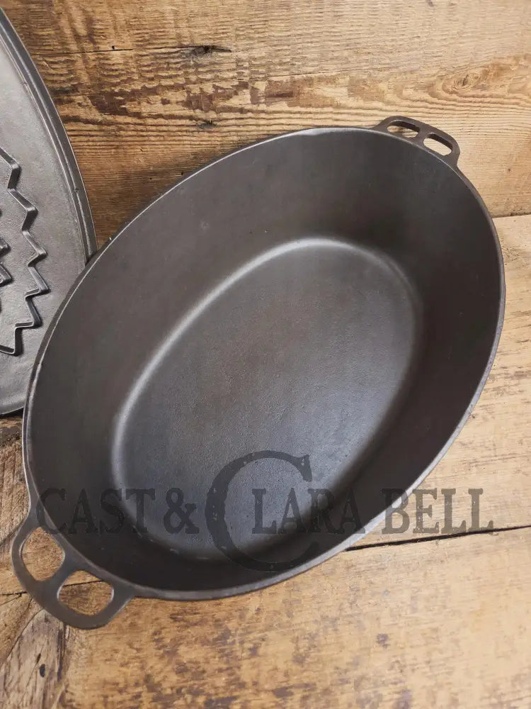 Turtle Top Style Wagner #5 Oval Roaster with Sawtooth drip lid and Stylized logo bottom Dutch Ovens Trivets & Kettles