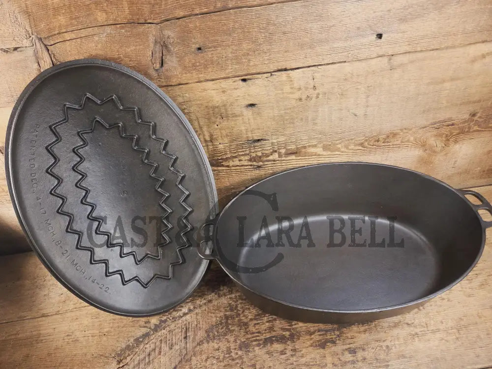 Turtle Top Style Wagner #5 Oval Roaster with Sawtooth drip lid and Stylized logo bottom Dutch Ovens Trivets & Kettles