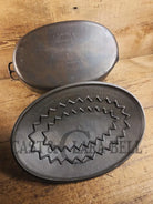 Turtle Top Style Wagner #5 Oval Roaster with Sawtooth drip lid and Stylized logo bottom Dutch Ovens Trivets & Kettles