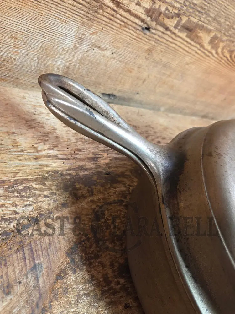 Two Skillets in one! 1930’s WagnerWare 1402 Cast Iron Double Skillet (1402 bottom and Bullseye Top) - Skillet