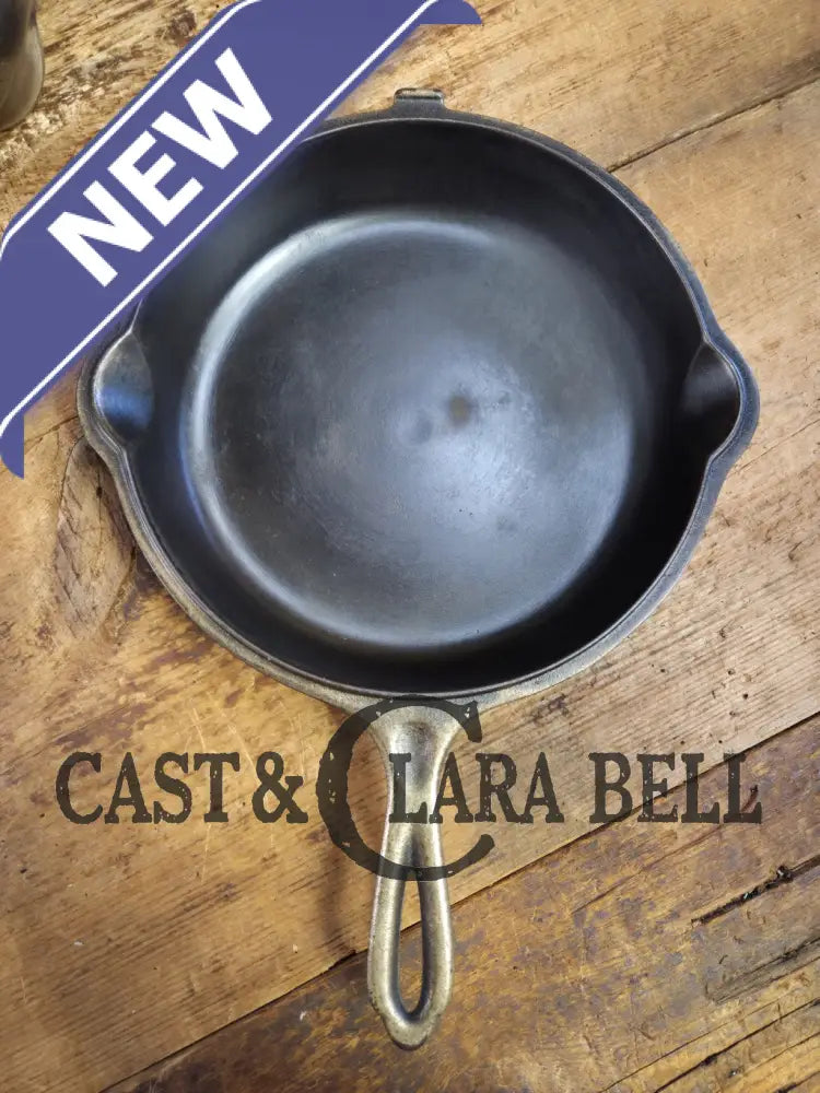 Two Skillets in one! 1930’s WagnerWare 1402 Cast Iron Double Skillet (1402 bottom and Bullseye Top) Skillet