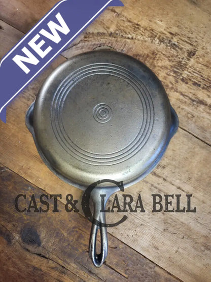 Two Skillets in one! 1930’s WagnerWare 1402 Cast Iron Double Skillet (1402 bottom and Bullseye Top) Skillet