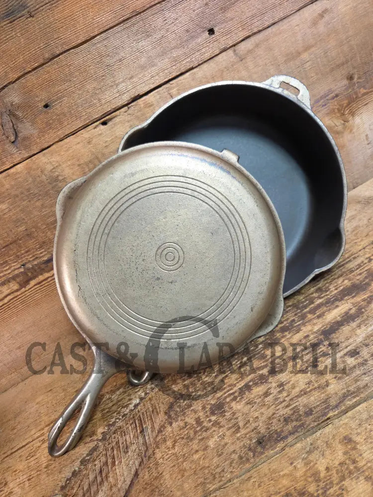 Two Skillets in one! 1930’s WagnerWare 1402 Cast Iron Double Skillet (1402 bottom and Bullseye Top) - Skillet