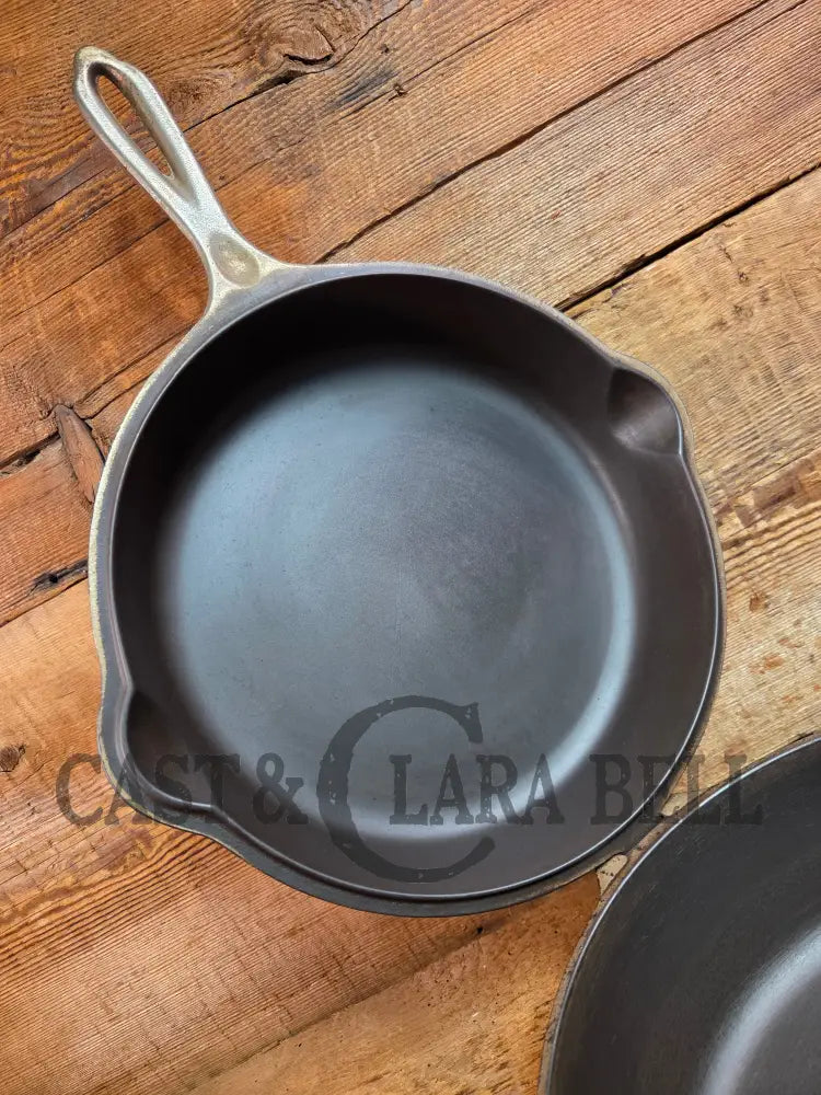 Two Skillets in one! 1930’s WagnerWare 1402 Cast Iron Double Skillet (1402 bottom and Bullseye Top) - Skillet