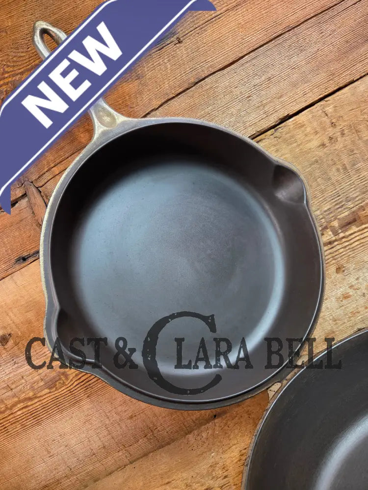 Two Skillets in one! 1930’s WagnerWare 1402 Cast Iron Double Skillet (1402 bottom and Bullseye Top) - Skillet