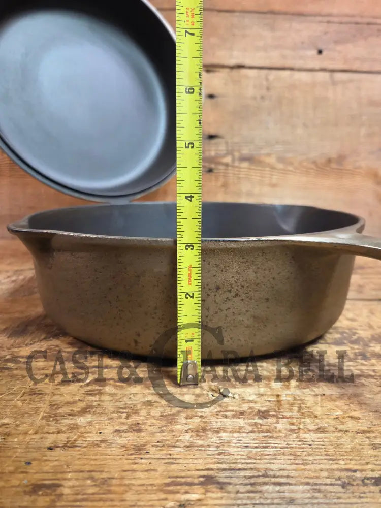 Two Skillets in one! 1930’s WagnerWare 1402 Cast Iron Double Skillet (1402 bottom and Bullseye Top) - Skillet