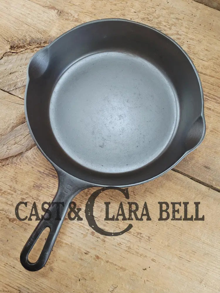 UNIQUE! 1940’s Griswold #6 Cast Iron Skillet with Small Block Logo Flat handle and Smooth Bottom 699 T