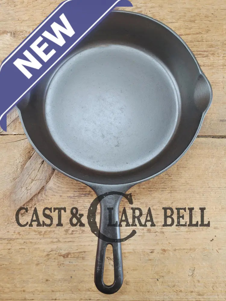 UNIQUE! 1940’s Griswold #6 Cast Iron Skillet with Small Block Logo Flat handle and Smooth Bottom 699 T Skillet
