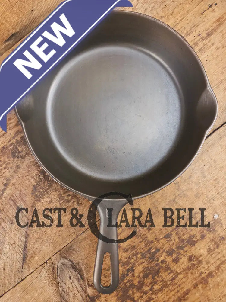 UNIQUE! 1940’s Griswold #6 Cast Iron Skillet with Small Block Logo Grooved Handle and Smooth Bottom 699 D Skillet