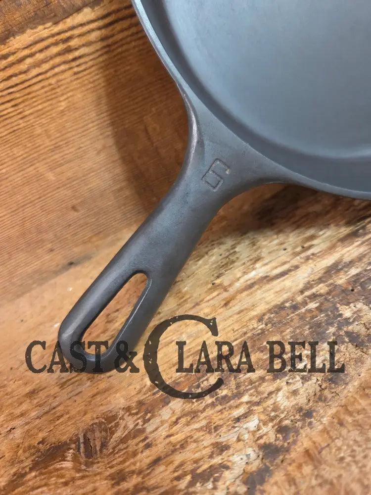 UNIQUE! 1940’s Griswold #6 Cast Iron Skillet with Small Block Logo Grooved Handle and Smooth Bottom 699 W - Skillet