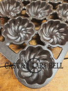 Unique and not seen often Wagner Ware 12 cup Cast Iron Turk Head Gem Pan Bakeware