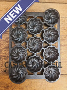 Unique and not seen often Wagner Ware 12 cup Cast Iron Turk Head Gem Pan Bakeware