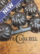 Unique and not seen often Wagner Ware 12 cup Cast Iron Turk Head Gem Pan Bakeware