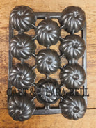 Unique and not seen often Wagner Ware 12 cup Cast Iron Turk Head Gem Pan Bakeware