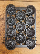 Unique and not seen often Wagner Ware 12 cup Cast Iron Turk Head Gem Pan Bakeware