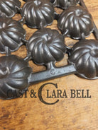 Unique and not seen often Wagner Ware 12 cup Cast Iron Turk Head Gem Pan Bakeware