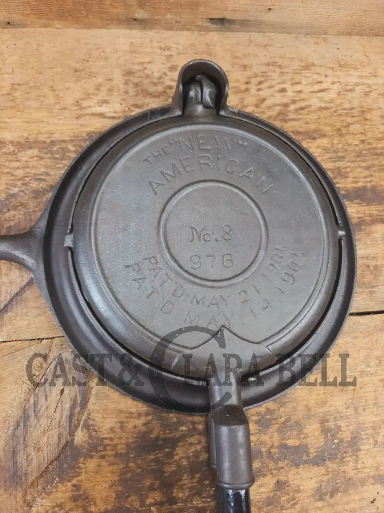 Unique! Early 1900’s Griswold New American Style No. 8 Cast Iron Waffle Iron Low Base 884 Patent 1901. 976/977 paddles