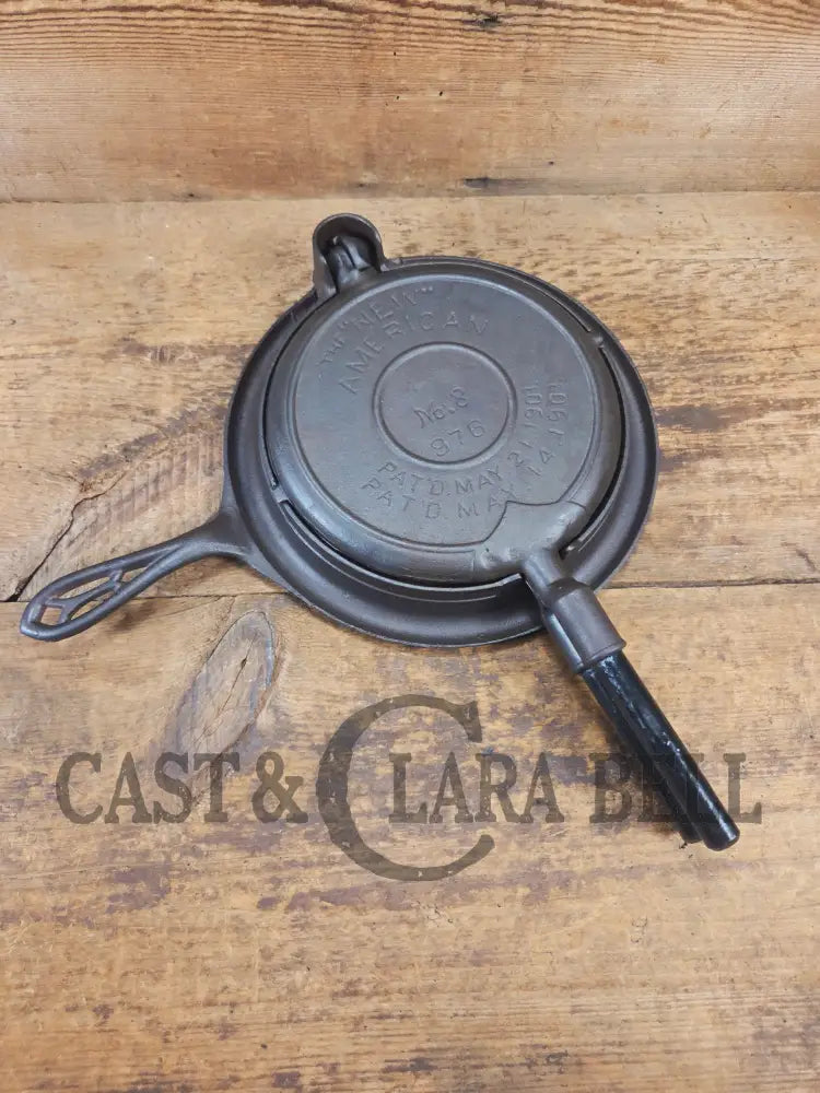 Unique! Early 1900’s Griswold New American Style No. 8 Cast Iron Waffle Iron Low Base 884 Patent 1901. 976/977 paddles
