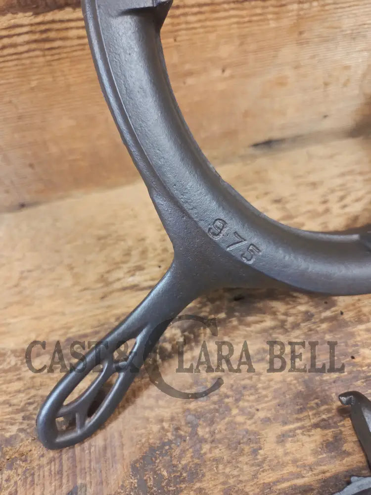 Unique! Early 1900’s Griswold New American Style No. 8 Cast Iron Waffle Iron Low Base 884 Patent 1901. 976/977 paddles