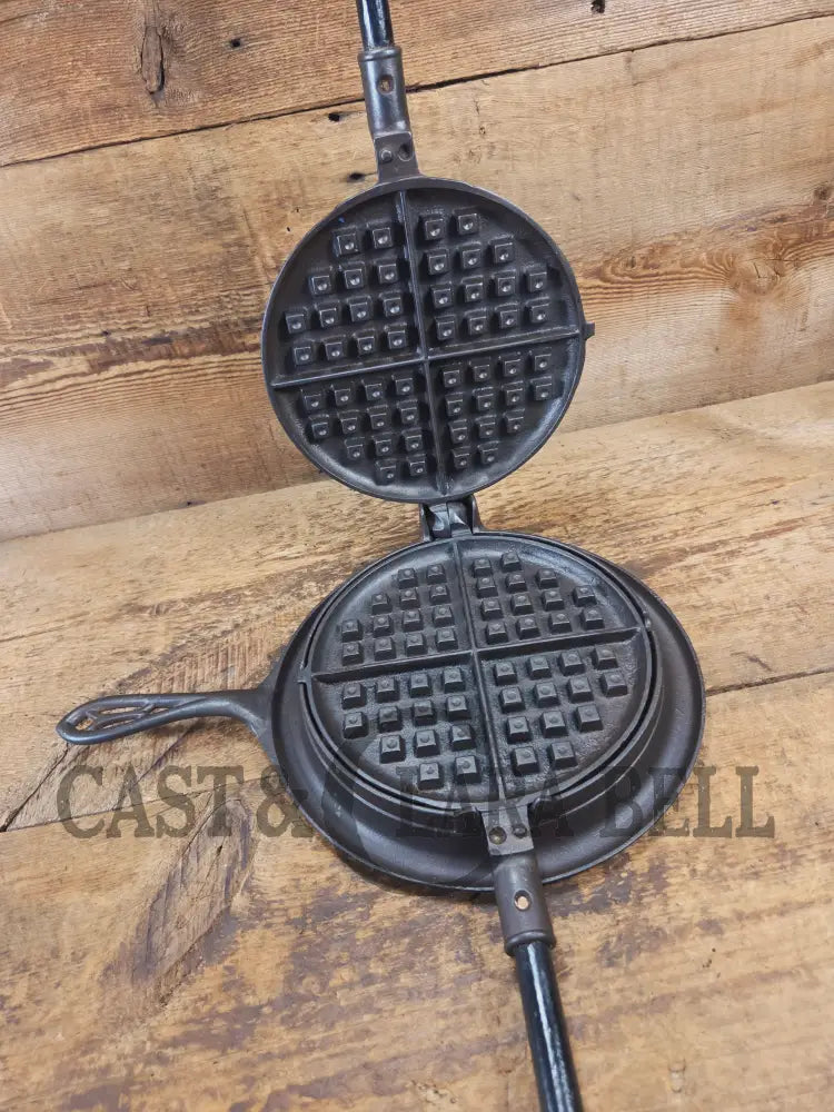 Unique! Early 1900’s Griswold New American Style No. 8 Cast Iron Waffle Iron Low Base 884 Patent 1901. 976/977 paddles