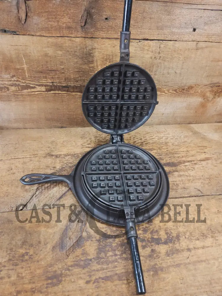 Unique! Early 1900’s Griswold New American Style No. 8 Cast Iron Waffle Iron Low Base 884 Patent 1901. 976/977 paddles