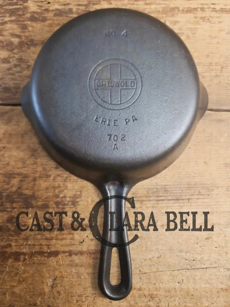 Unique! Griswold No. 4 Cast Iron Skillet with Small Block Logo Grooved Handle 702 A Skillet